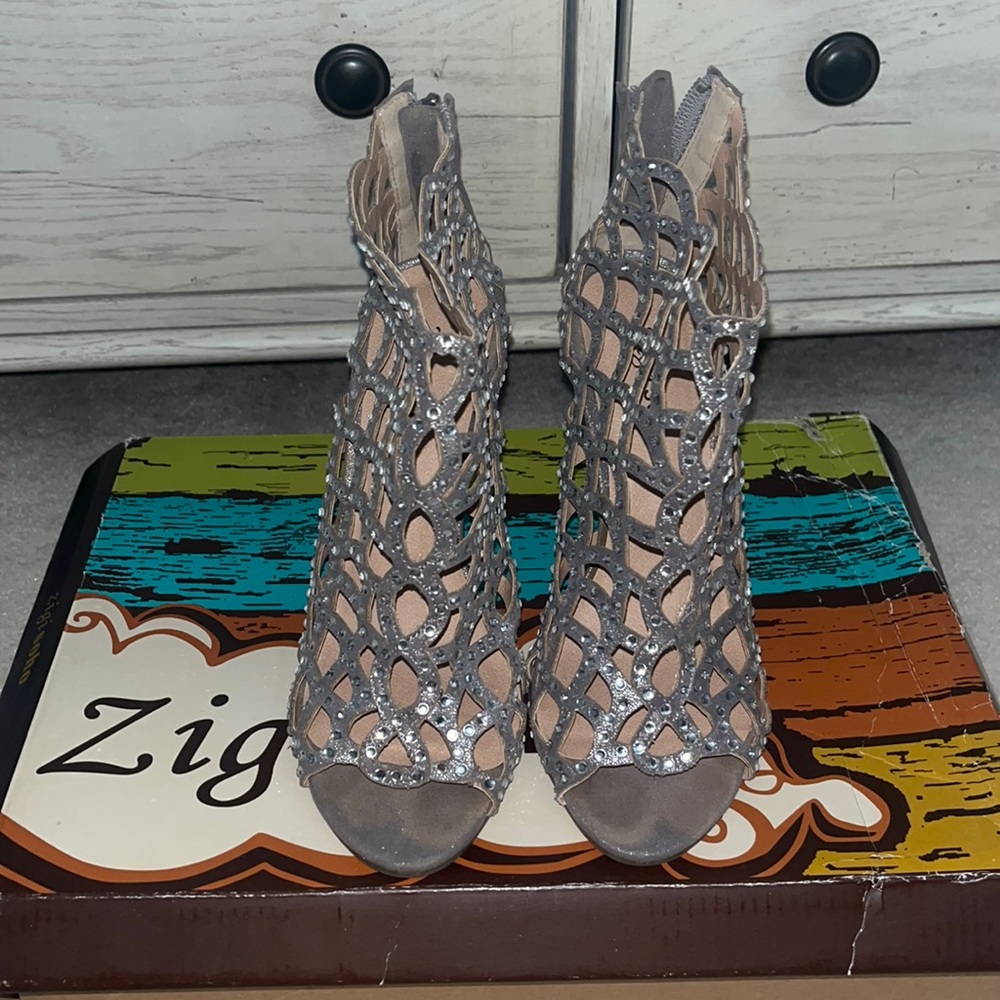 Silver caged heel
